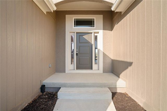 7000 NE 102nd Court, Kansas City, MO 64156