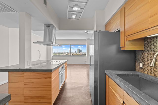 5000 Montrose Boulevard 16B, Houston, TX 77006