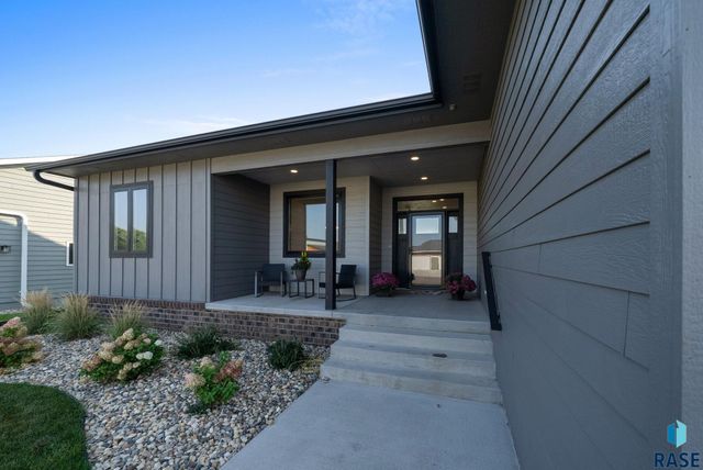 1012 S Nicholas Ave Avenue, Brandon, SD 57005