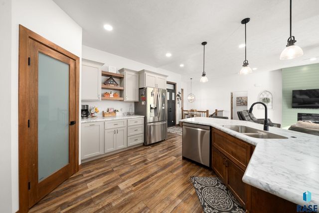 1012 S Nicholas Ave Avenue, Brandon, SD 57005