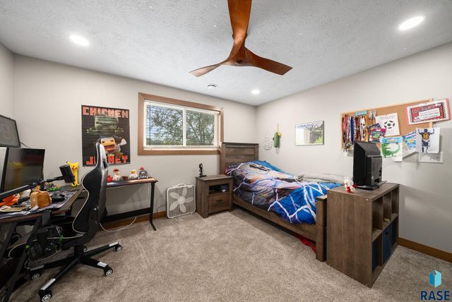 1012 S Nicholas Ave Avenue, Brandon, SD 57005