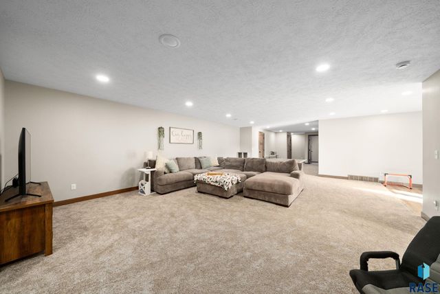1012 S Nicholas Ave Avenue, Brandon, SD 57005