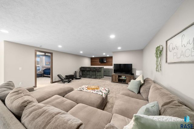 1012 S Nicholas Ave Avenue, Brandon, SD 57005