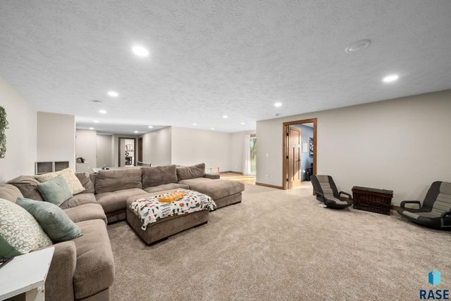 1012 S Nicholas Ave Avenue, Brandon, SD 57005