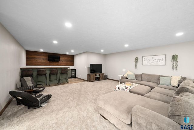 1012 S Nicholas Ave Avenue, Brandon, SD 57005