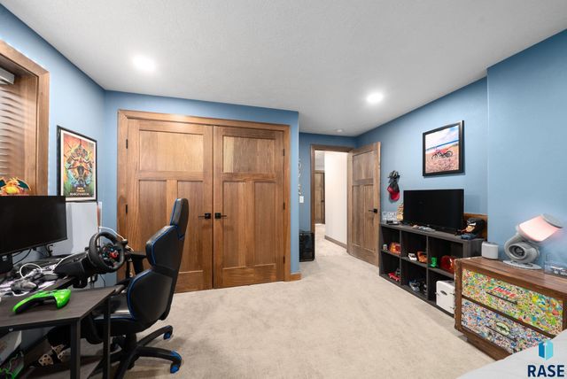 1012 S Nicholas Ave Avenue, Brandon, SD 57005