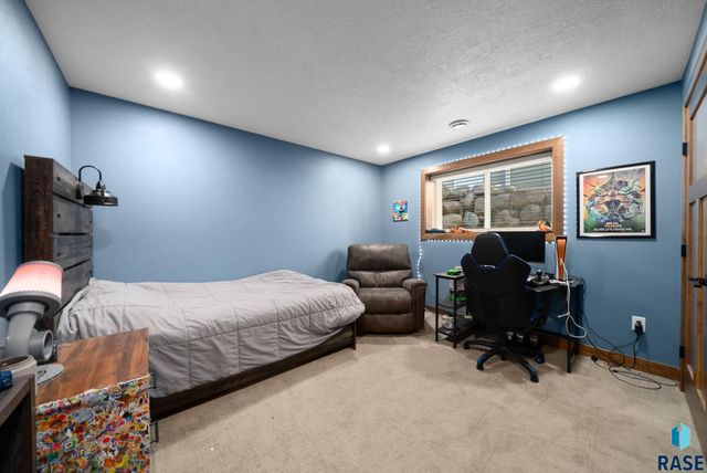1012 S Nicholas Ave Avenue, Brandon, SD 57005