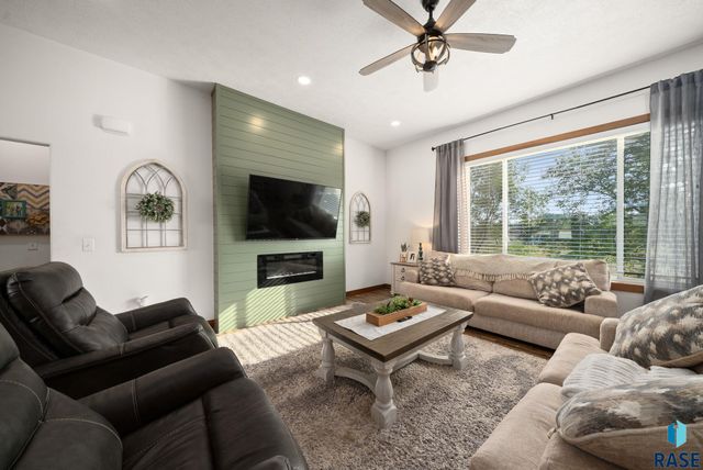 1012 S Nicholas Ave Avenue, Brandon, SD 57005