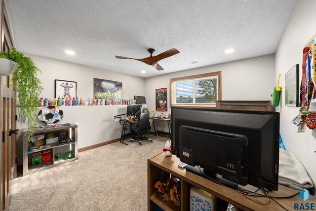1012 S Nicholas Ave Avenue, Brandon, SD 57005