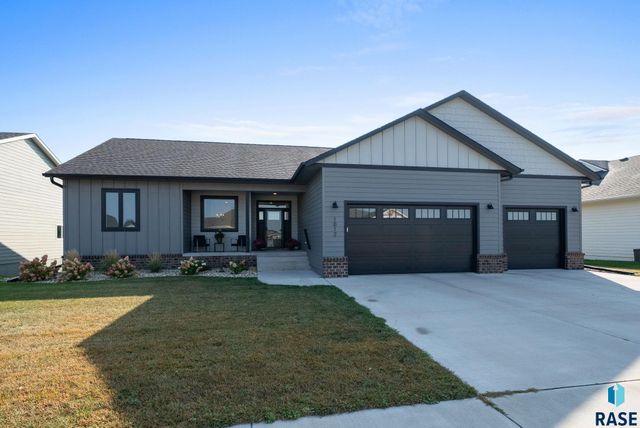 1012 S Nicholas Ave Avenue, Brandon, SD 57005