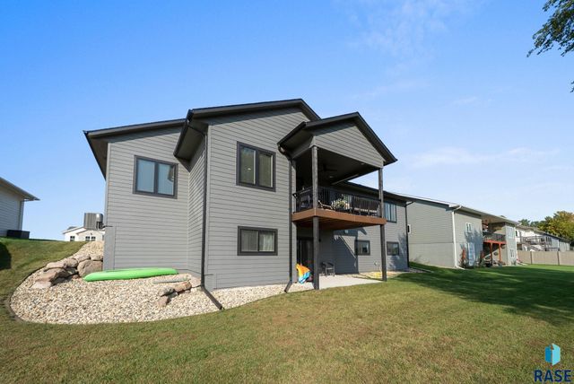 1012 S Nicholas Ave Avenue, Brandon, SD 57005