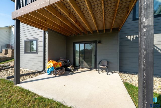 1012 S Nicholas Ave Avenue, Brandon, SD 57005