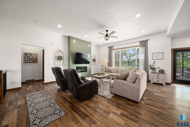 1012 S Nicholas Ave Avenue, Brandon, SD 57005