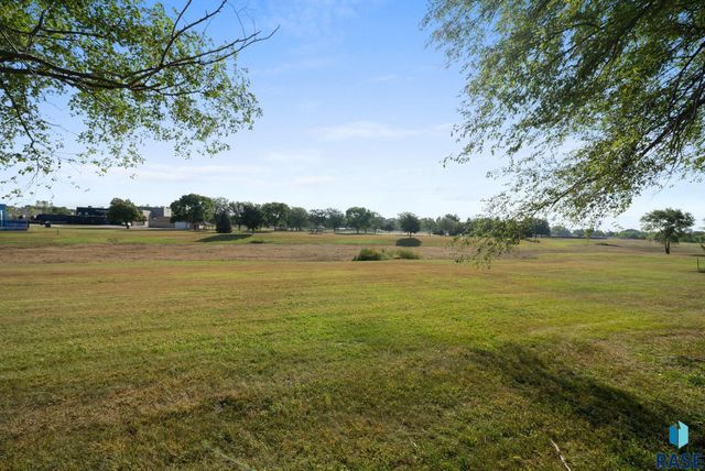 1012 S Nicholas Ave Avenue, Brandon, SD 57005
