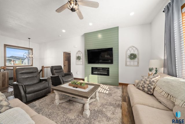 1012 S Nicholas Ave Avenue, Brandon, SD 57005