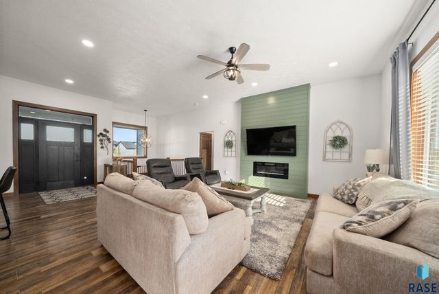 1012 S Nicholas Ave Avenue, Brandon, SD 57005