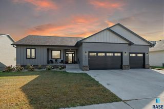 1012 S Nicholas Ave Avenue, Brandon, SD 57005