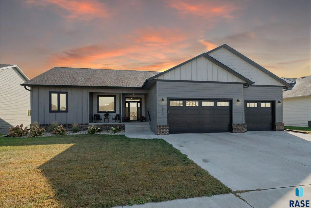 1012 S Nicholas Ave Avenue, Brandon, SD 57005