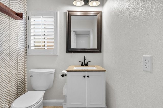 21625 Farmington, Saugus, CA 91350