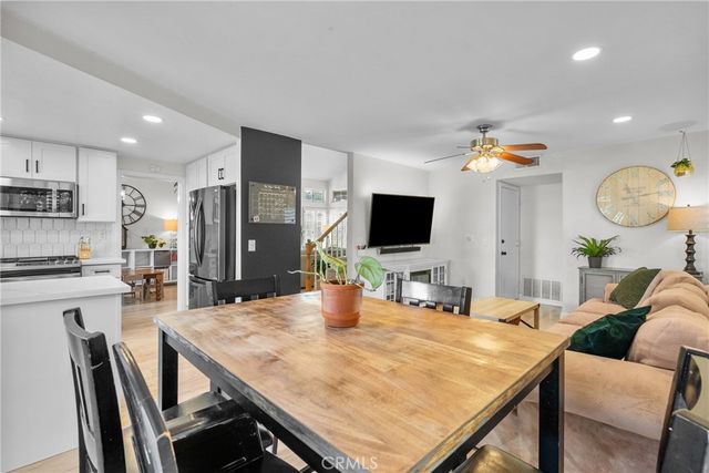 21625 Farmington, Saugus, CA 91350