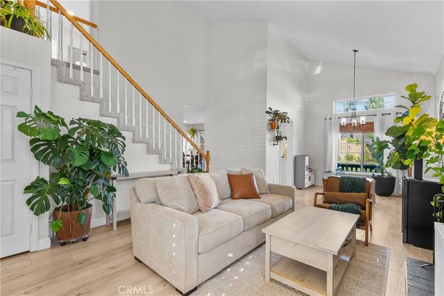 21625 Farmington, Saugus, CA 91350