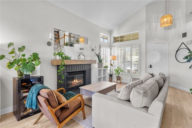 21625 Farmington, Saugus, CA 91350