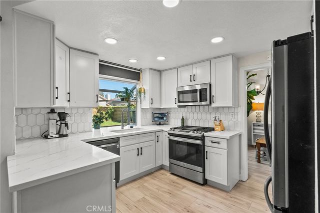 21625 Farmington, Saugus, CA 91350