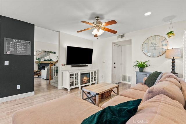 21625 Farmington, Saugus, CA 91350