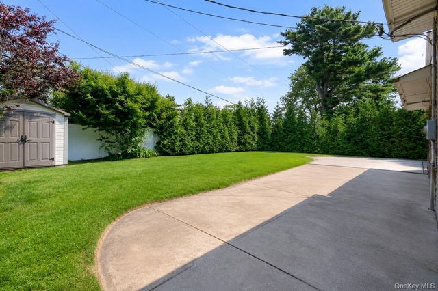 38 Birchwood Park Drive, Syosset, NY 11791