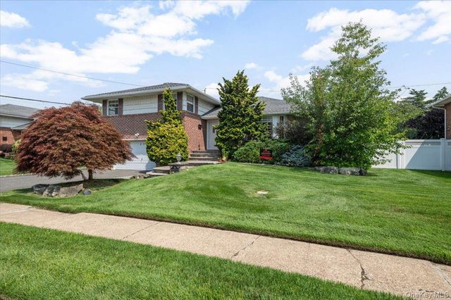 38 Birchwood Park Drive, Syosset, NY 11791