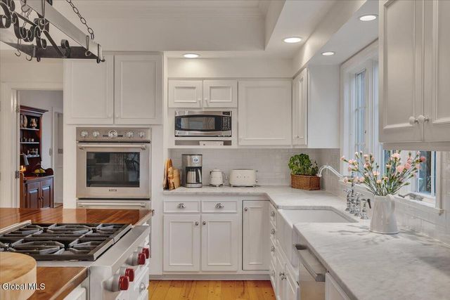 16 Wildwood Drive, Colonie, NY 12211