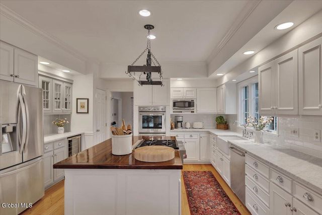 16 Wildwood Drive, Colonie, NY 12211