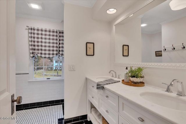 16 Wildwood Drive, Colonie, NY 12211