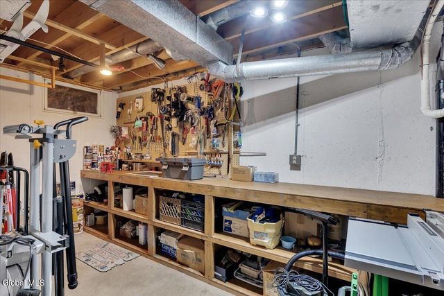 16 Wildwood Drive, Colonie, NY 12211