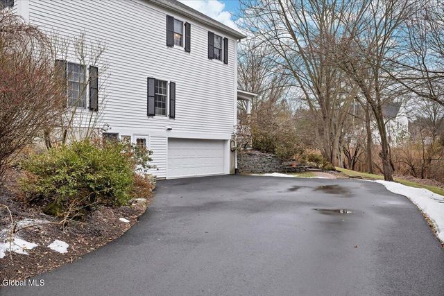 16 Wildwood Drive, Colonie, NY 12211