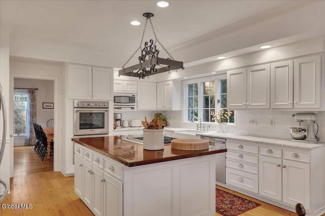 16 Wildwood Drive, Colonie, NY 12211