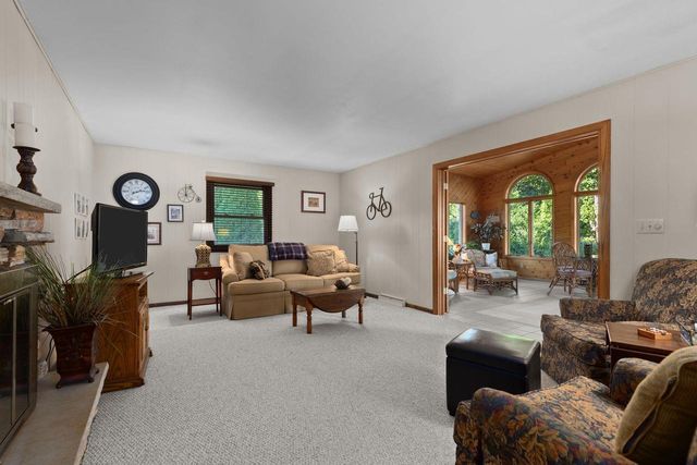 1211 LYNROSE LANE, Neenah, WI 54956