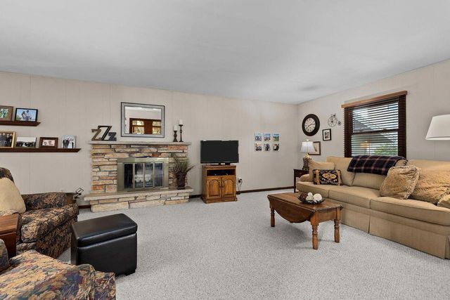 1211 LYNROSE LANE, Neenah, WI 54956