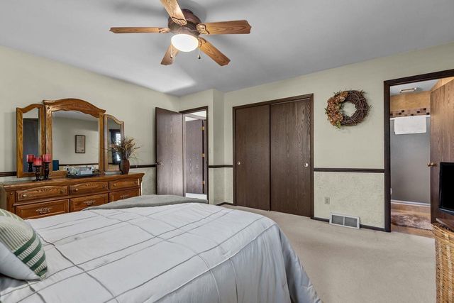 1211 LYNROSE LANE, Neenah, WI 54956
