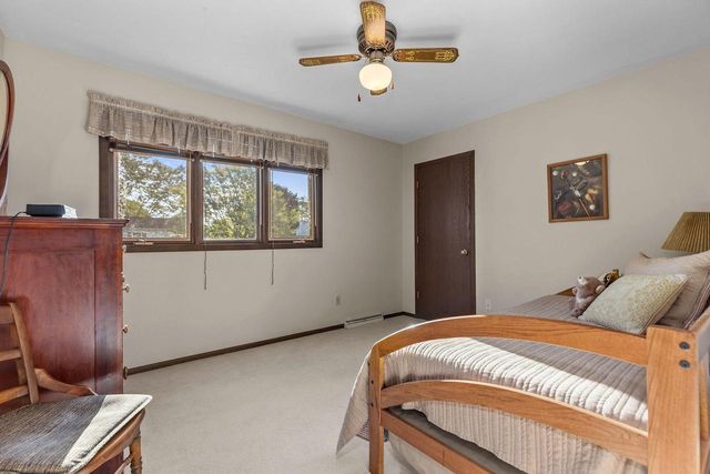 1211 LYNROSE LANE, Neenah, WI 54956