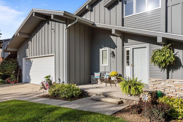 1211 LYNROSE LANE, Neenah, WI 54956