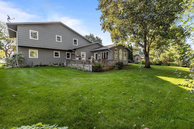 1211 LYNROSE LANE, Neenah, WI 54956