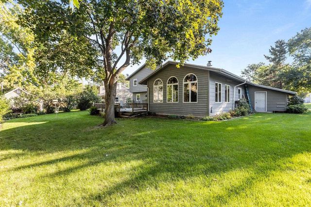1211 LYNROSE LANE, Neenah, WI 54956