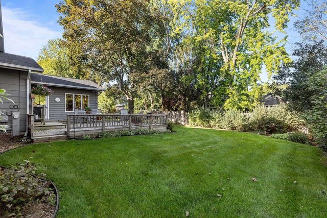 1211 LYNROSE LANE, Neenah, WI 54956