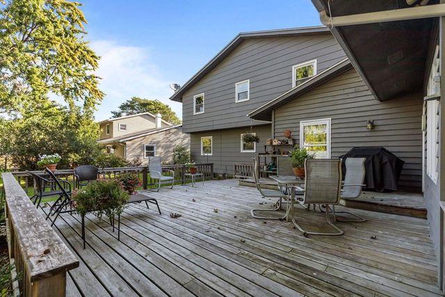 1211 LYNROSE LANE, Neenah, WI 54956