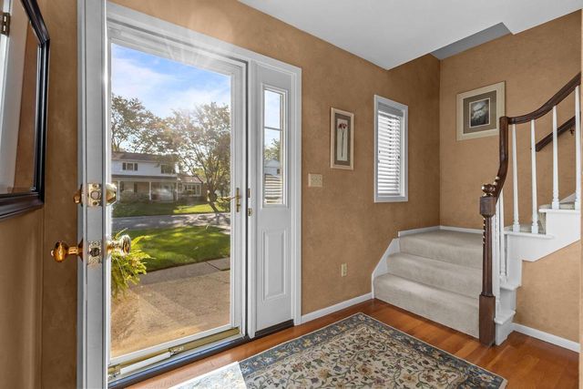 1211 LYNROSE LANE, Neenah, WI 54956