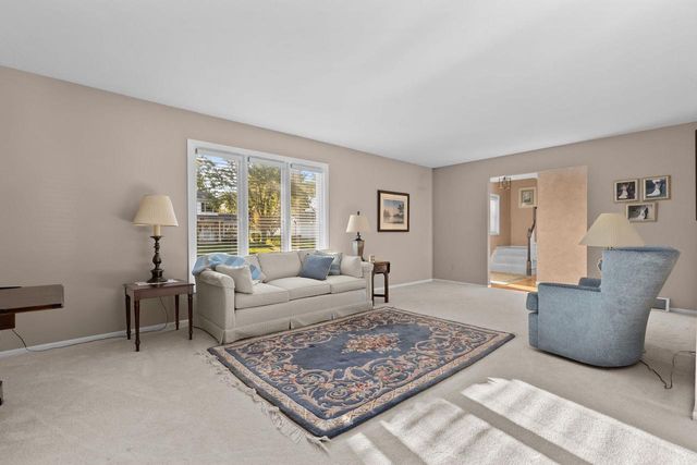 1211 LYNROSE LANE, Neenah, WI 54956