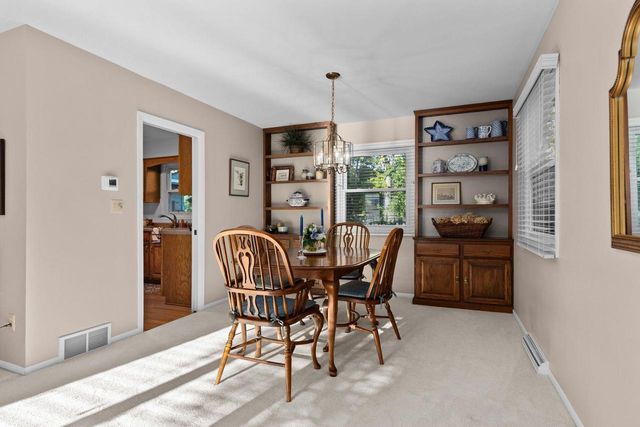 1211 LYNROSE LANE, Neenah, WI 54956