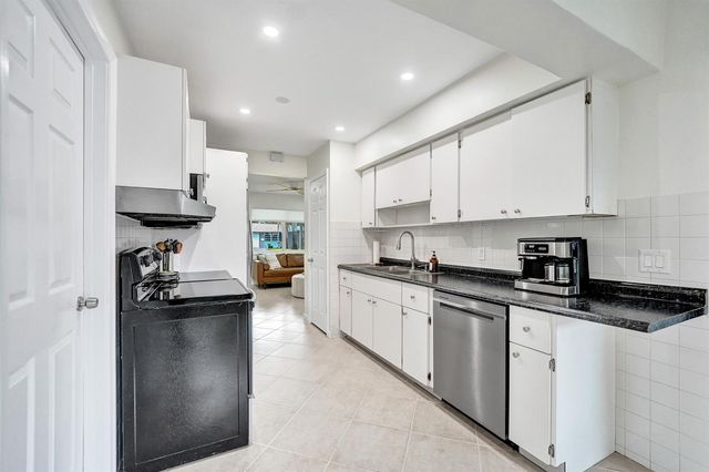 4521 NE 2nd Avenue, Oakland Park, FL 33334