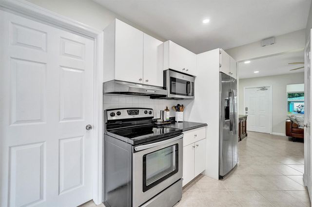 4521 NE 2nd Avenue, Oakland Park, FL 33334